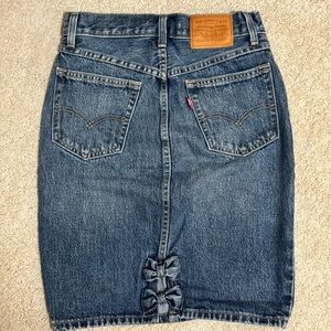 Levi’s Mom Skirt with Bows Size 24